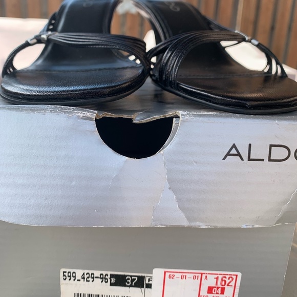 Black Aldo sandals size 7 with a silver clasp - Picture 5 of 5